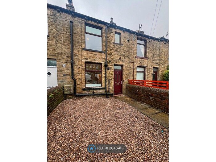 2 Bedroom Terraced House To Rent In Garden Field, Bradford, BD12