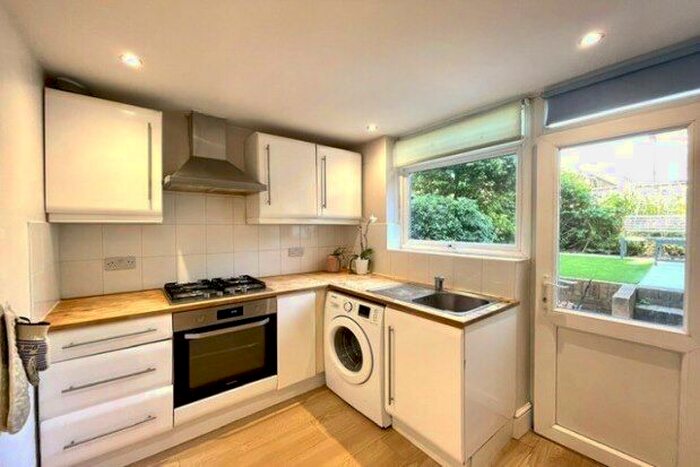 1 Bedroom Flat To Rent In Stanley Road, London, E18