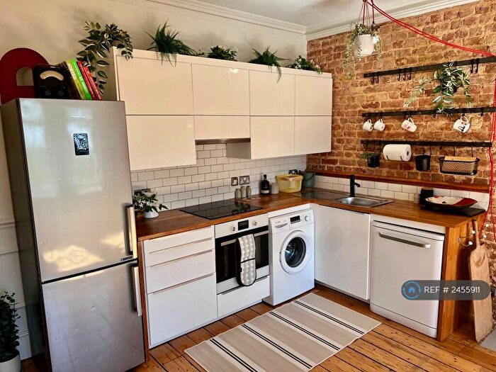 3 Bedroom Flat To Rent In Honor Oak Road, London, SE23