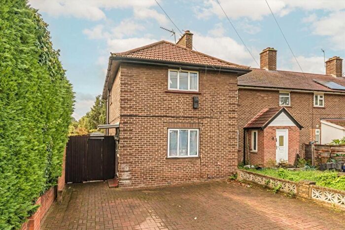 3 Bedroom End Of Terrace House For Sale In Lower Marsh Lane, Kingston Upon Thames, KT1