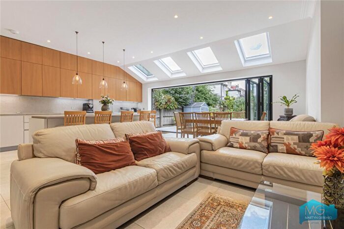 6 Bedroom Semi Detached House For Sale In East End Road, London, N3