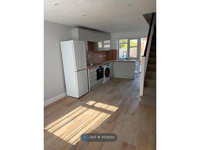 1 Bedroom Terraced House To Rent In Chatsworth Road, Dartford, DA1