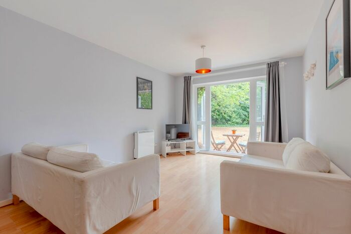 1 Bedroom Flat To Rent In Ml - - Grange Road, London, SE1