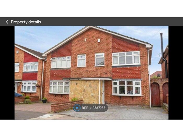 3 Bedroom Semi-Detached House To Rent In Mark Close, Bexleyheath, DA7