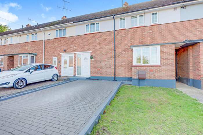3 Bedroom Terraced House For Sale In Lodge Close, Rayleigh, SS6