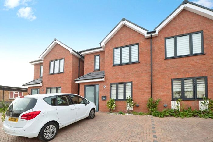 3 Bedroom Semi Detached House For Sale In Tweed Way, Romford, RM1