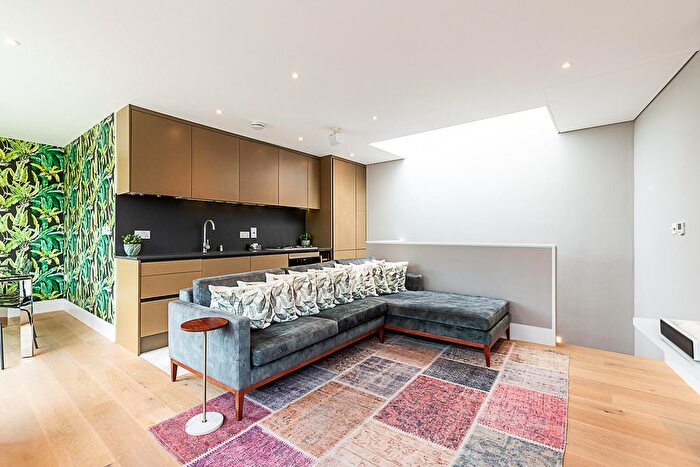3 Bedroom Flat To Rent In Nightingale House, Fulham High Street, London, SW6