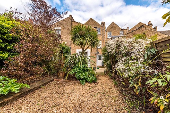 2 Bedroom Apartment For Sale In Bromar Road, Camberwell, London, SE5
