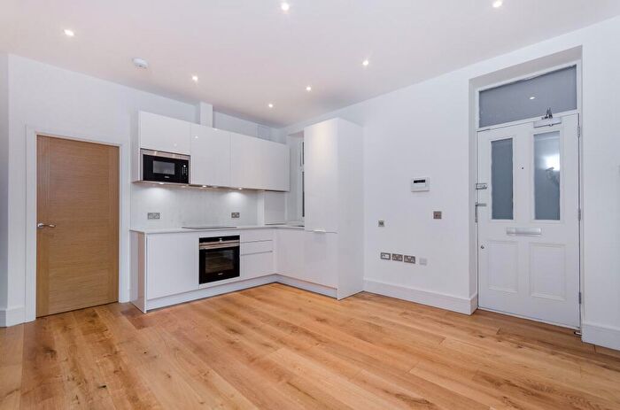 1 Bedroom Flat For Sale In Knatchbull Road, London, SE5