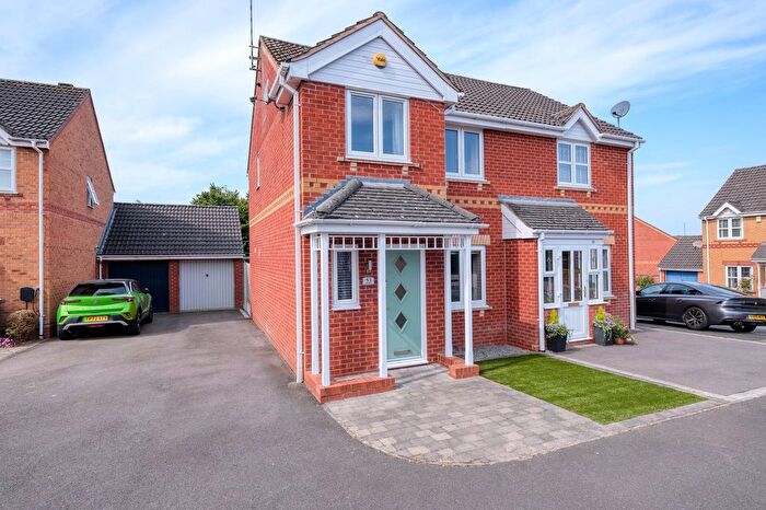 3 Bedroom Semi-Detached House For Sale In Appletree Lane, Redditch, B97