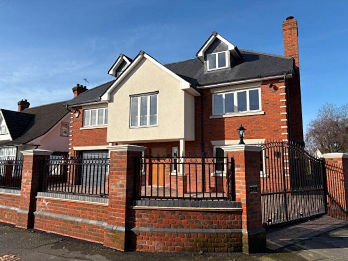 6 Bedroom Detached House For Sale In Curtis Road, Emerson Park, RM11