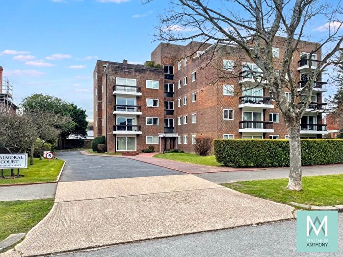 2 Bedroom Flat To Rent In Grand Avenue, Worthing, BN11