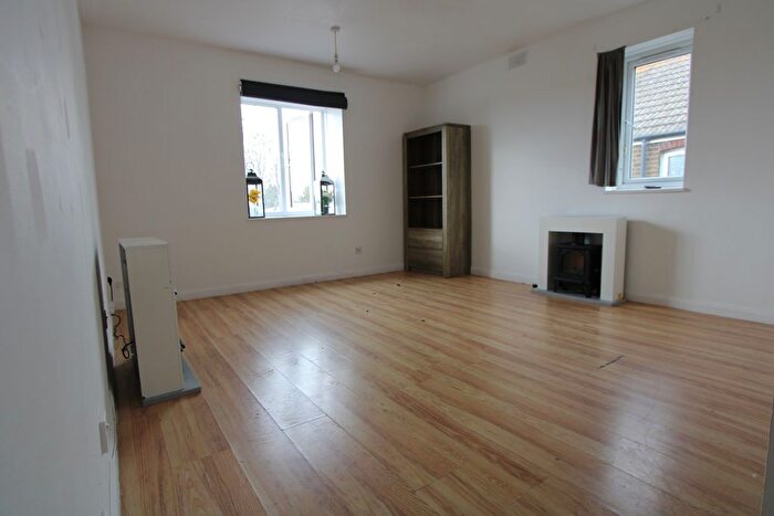 2 Bedroom Flat To Rent In Ellison Road, London, SW16
