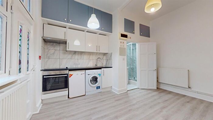1 Bedroom Flat To Rent In Heathfield Park, Willesden Green, London, NW2