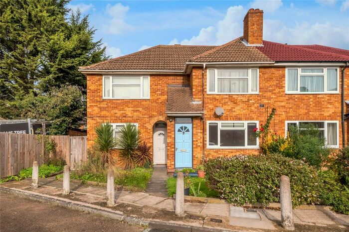 2 Bedroom Flat To Rent In Briar Close, Isleworth, Middlesex, TW7