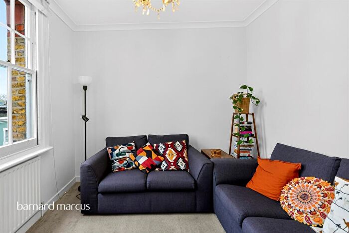 2 Bedroom Flat For Sale In Elliotts Row, London, SE11