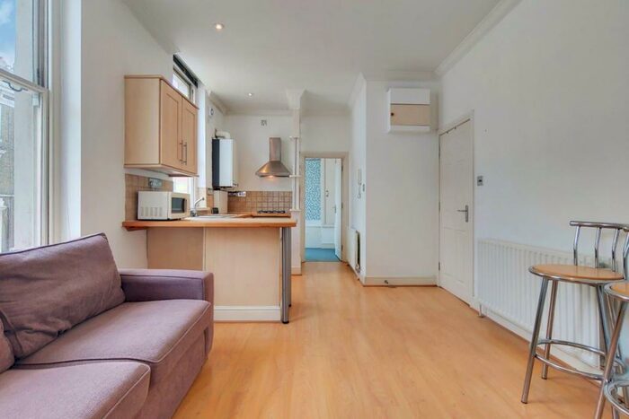 1 Bedroom Flat To Rent In Finborough Road, Chelsea/Earl`s Court, SW10