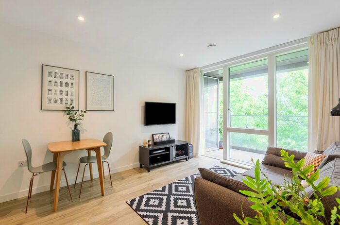 2 Bedroom Flat For Sale In Woods Road, Peckham, SE15