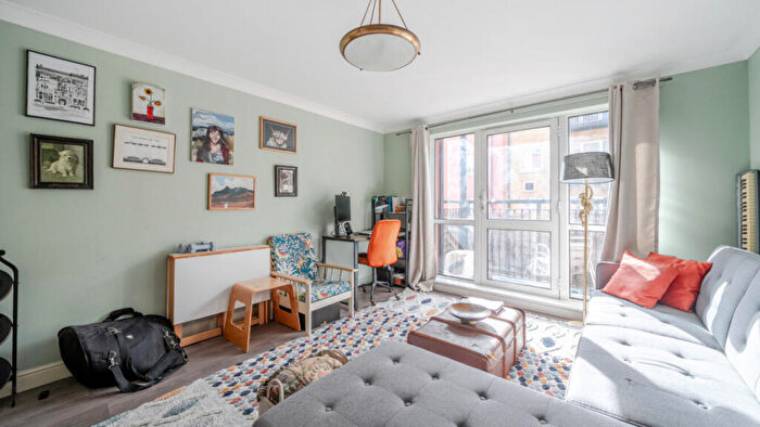 1 Bedroom Flat For Sale In Horseley Court, Candle Street, Stepney, E1