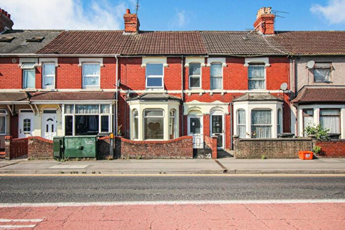 3 Bedroom Terraced House To Rent In County Road, Swindon, SN1
