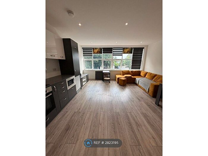 Studio To Rent In High Street, Edgware, HA8