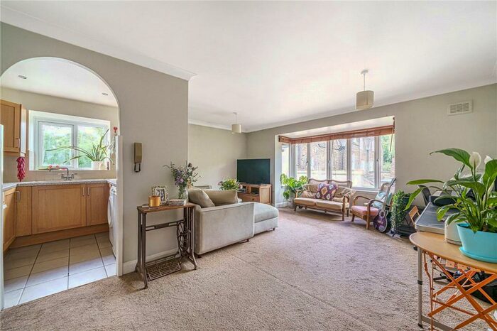 1 Bedroom Apartment To Rent In Linwood Close, Camberwell, London, SE5