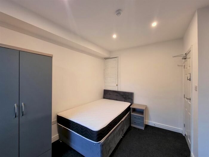 1 Bedroom Detached House To Rent In Russell Street, Loughborough, Leicestershire, LE11