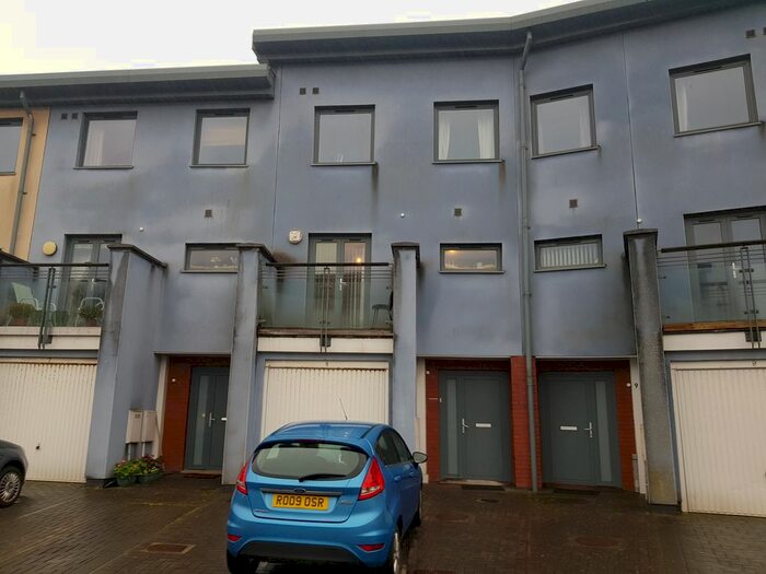 4 Bedroom Town House To Rent In St Christopher Court, Swansea, SA1