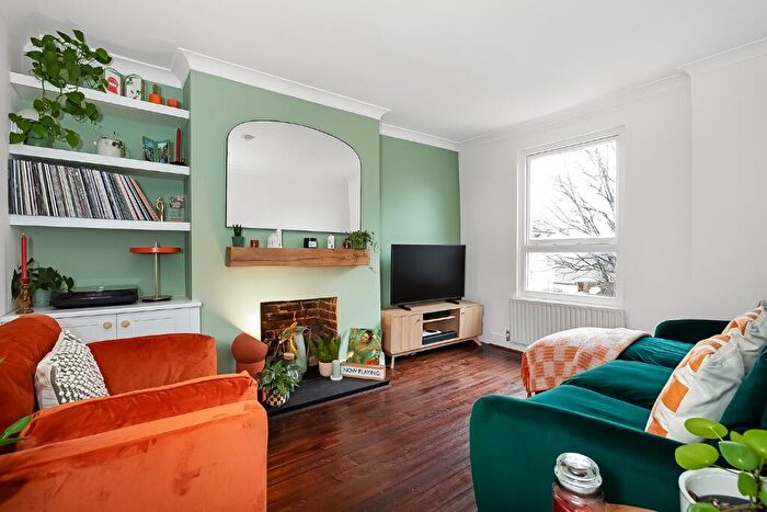 2 Bedroom Flat For Sale In Rye Hill Park, London, SE15