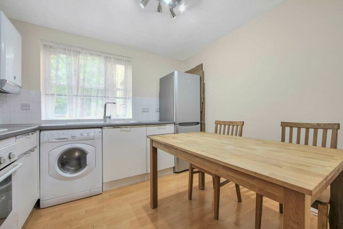 2 Bedroom Flat To Rent In Wellington Way, London, E3