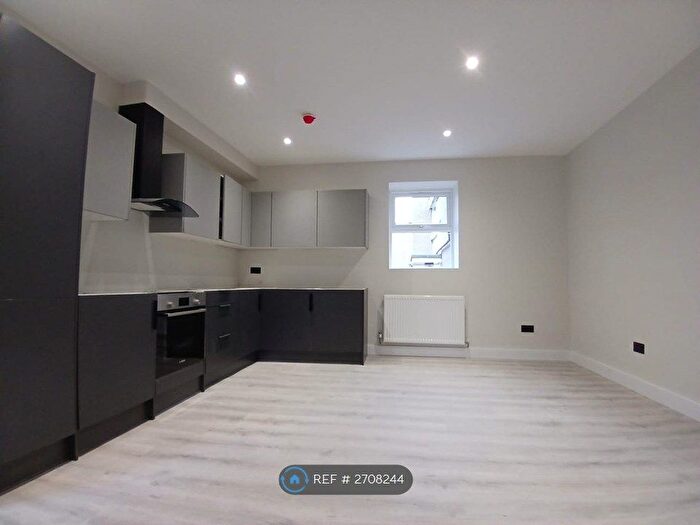 2 Bedroom Flat To Rent In London Road, Sevenoaks, TN13