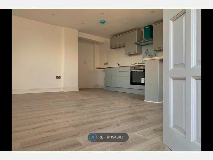 2 Bedroom Flat To Rent In Albion St, Wall Heath, DY6