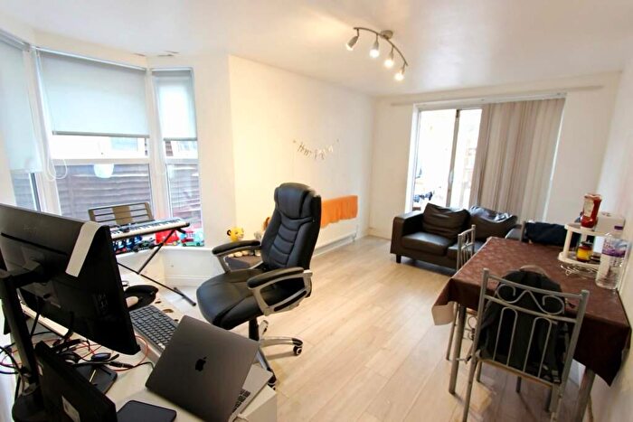 1 Bedroom Flat To Rent In Colvin Road, London, E6