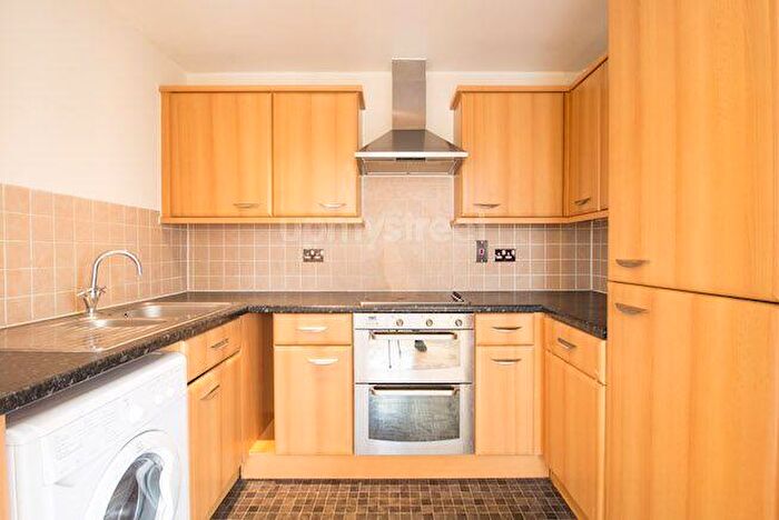 2 Bedroom Apartment To Rent In Magdalene Gardens, N20