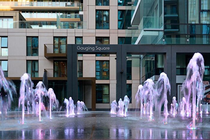 3 Bedroom Apartment To Rent In London Dock, Tower Hill, E1W