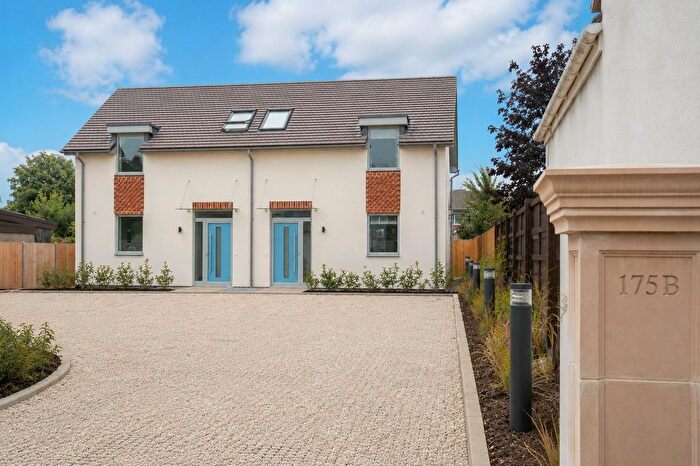 3 Bedroom Semi-Detached House For Sale In The Moors, Kidlington, OX5