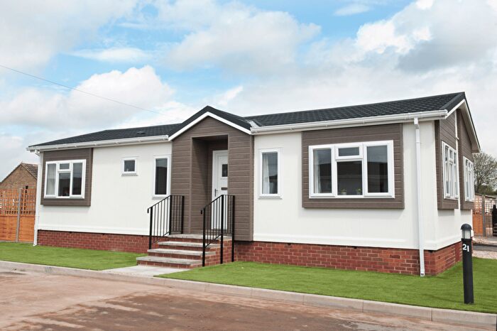 2 Bedroom Mobile/park Home For Sale In Milton Street, Saltburn-By-The-Sea, TS12