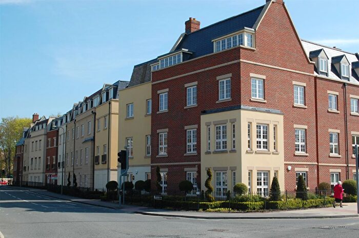 2 Bedroom Flat To Rent In Woodford Way, Witney, Oxfordshire, OX28