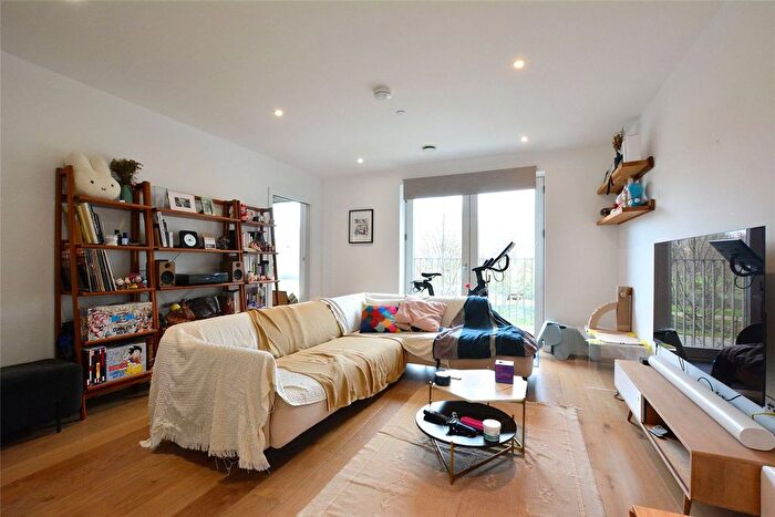 3 Bedroom Flat To Rent In West Parkside, London, SE10