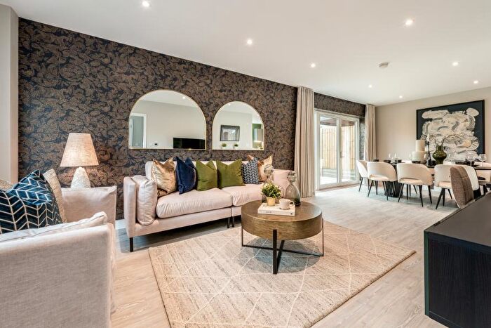 4 Bedroom Semi Detached House For Sale In Newmarket Road, Cambridge, CB5