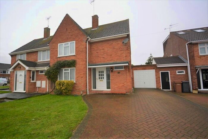 3 Bedroom Semi-Detached House To Rent In Ravensbourne Drive, Chelmsford, CM1