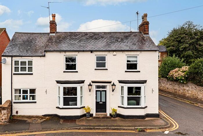 4 Bedroom Property For Sale In High Street, Broughton, NN14