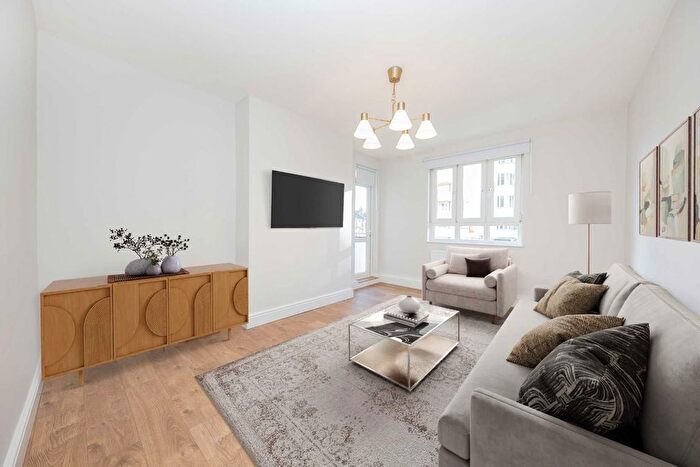 4 Bedroom Flat To Rent In Queen Caroline Street, Hammersmith, W6