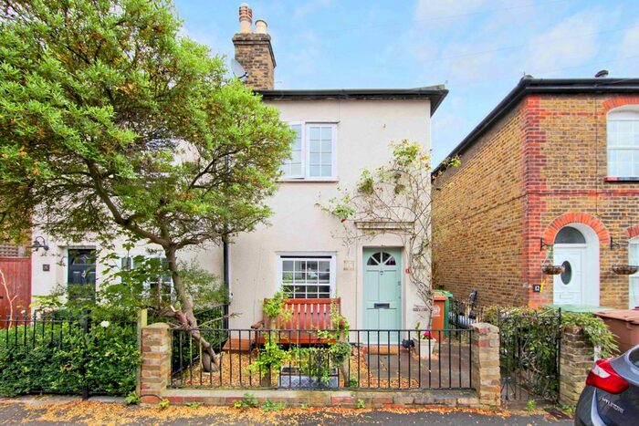 2 Bedroom Cottage To Rent In Palmerston Road, Carshalton, SM5