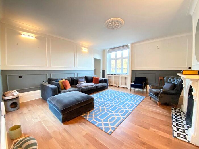 2 Bedroom Flat For Sale In Bickley Park Road, Bromley, BR1