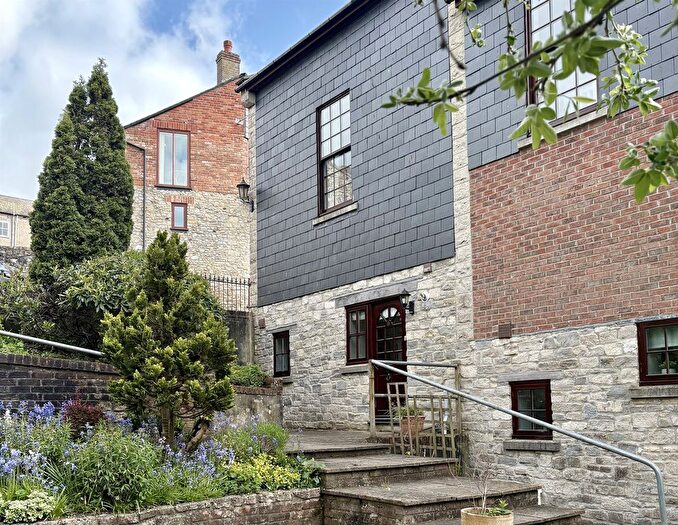 2 Bedroom Flat For Sale In Castle Street, Axminster, EX13