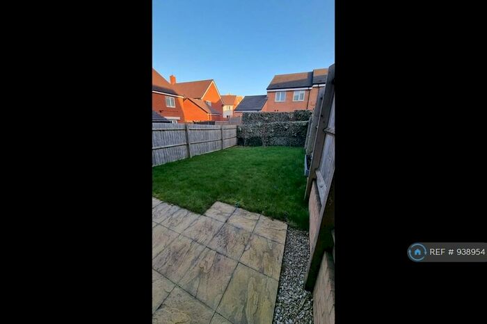 3 Bedroom Semi-Detached House To Rent In Primrose Road, Emersons Green, Bristol, BS16