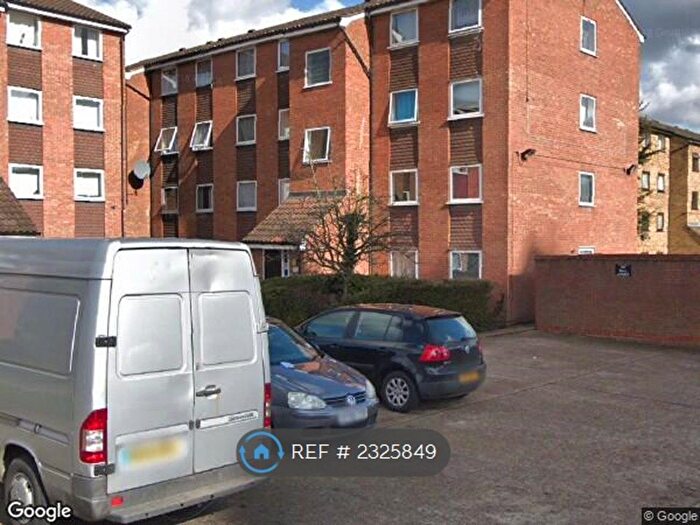 2 Bedroom Flat To Rent In Gurney Close, Barking, IG11