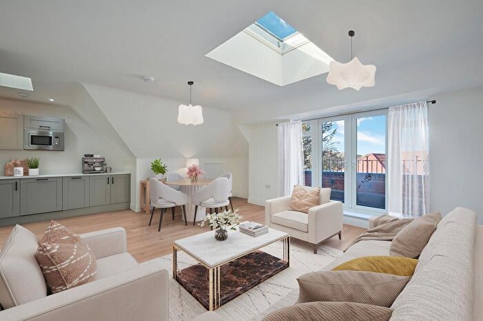 2 Bedroom Apartment For Sale In Ruxley Lane, Epsom, KT19