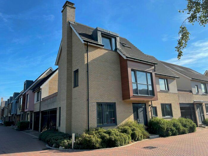 4 Bedroom House To Rent In Northern Approach, CO4